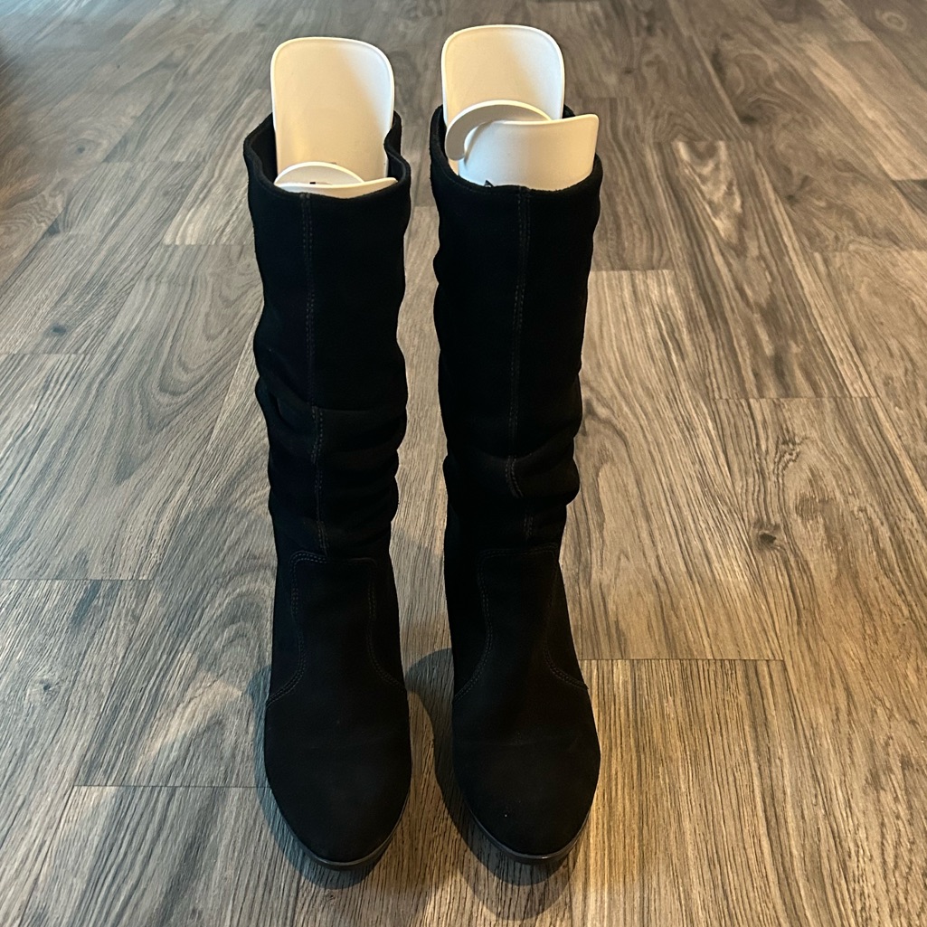 La Canadienne Mercedes Suede Black Boots 8.5 M